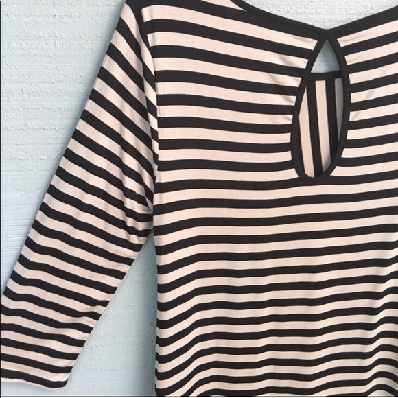 ❌SOLD❌ Cable & Gauge Asymmetrical Striped Shirt - Picture 5 of 8